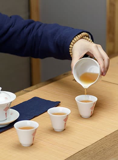 Superfine Taiwan Moderately-Roasted Dong Ding Oolong Tea